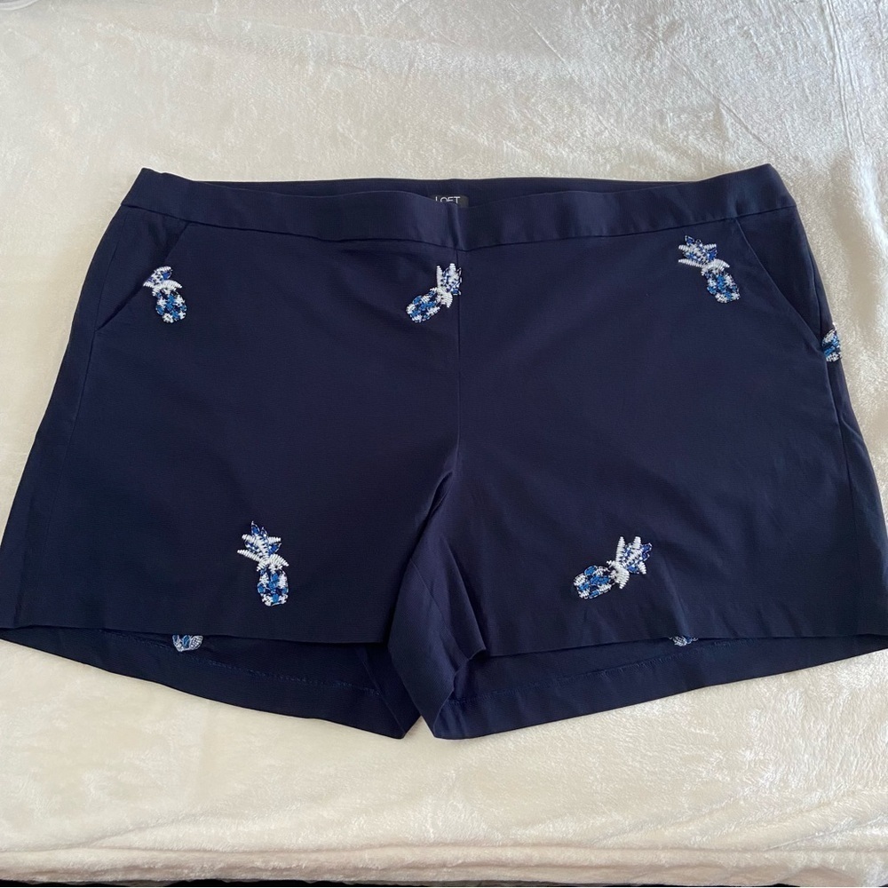 NWT LOFT PLUS / Navy Blue Beaded Pineapple Chino Casual Shorts Size 26‎